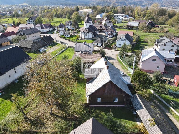 Casa traditional bucovineana la poalele muntilor Bucovinei - 12