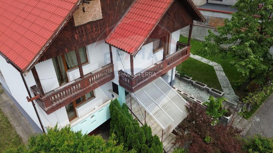 Casă de închiriat lângă parc – potrivită pentru centru / birouri - 4