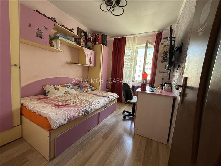 Titan- statuie Salajan,3 camere ,decomandat ,etaj 8. - 3