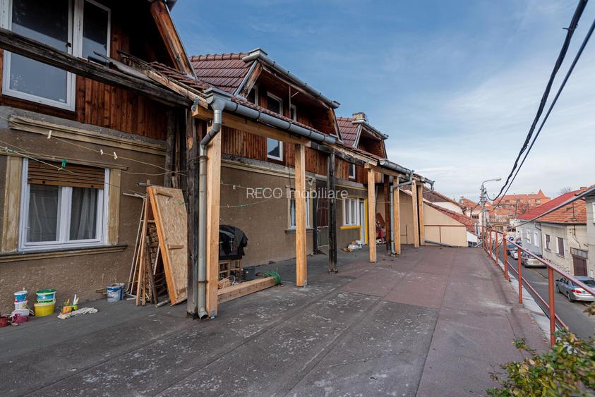 Casa situata pe colt cu terasa, ultracentral pe Sucevei - 2