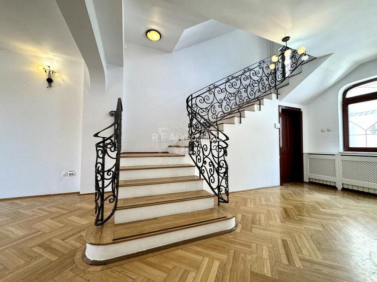 Vila 8 camere vis a vis de Piata Floreasca, garaj, curte proprie - 3