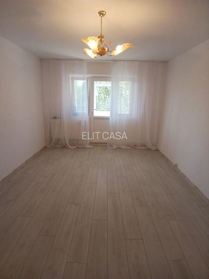 Apartament de 3 camere, etaj 2/4, zona Alexandru cel Bun - 2