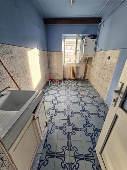 Dacia - la bulevard 2 camere decomandat, etaj intermediar, liber - 4