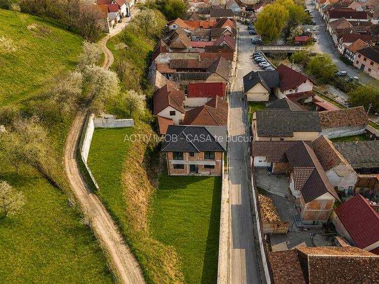 Casa moderna noua de vanzare in Sadu - 2