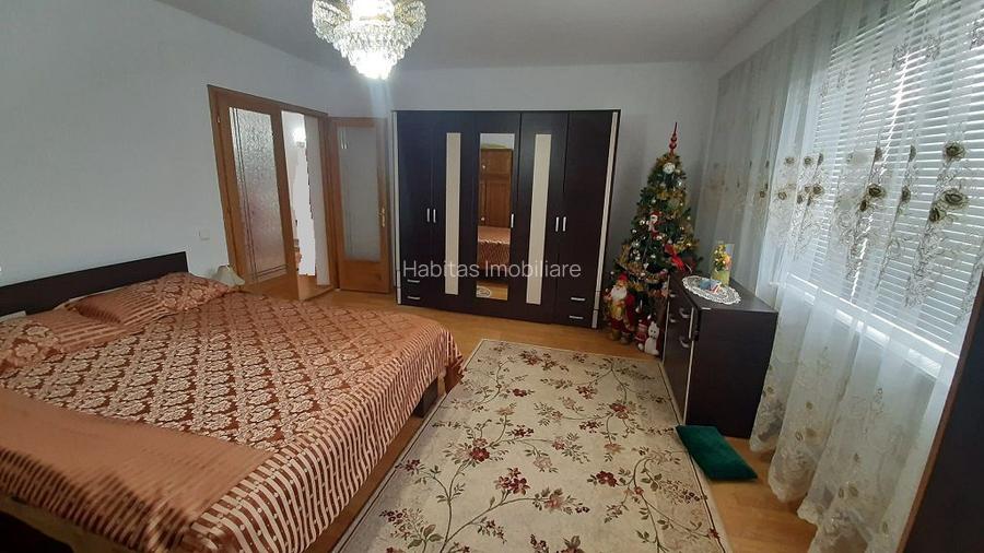 Casa moderna, foarte spatioasa, cu  1500 mp teren, în  Dambul Rotund - 16