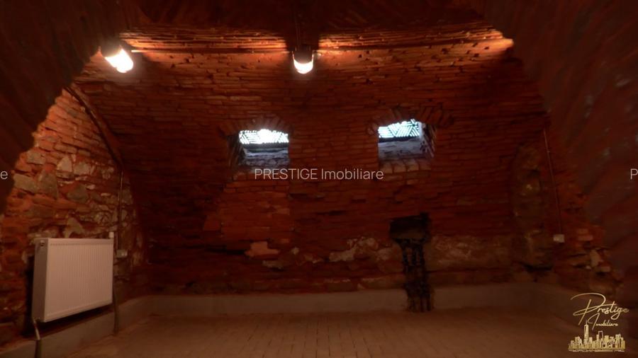 Spatiu comercial / Birou de vanzare in Centru - Piata Avram Iancu - 12