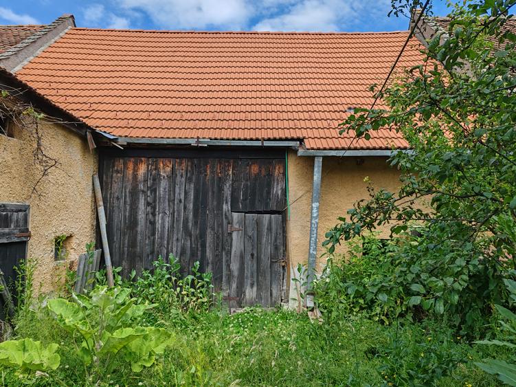 Casa 4 camere libera la vanzare VLADENI