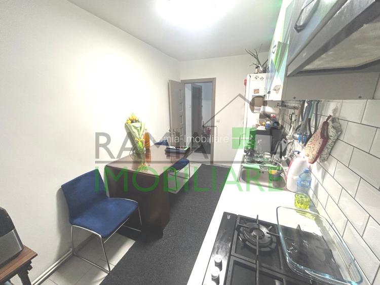 Apartament 3 camere Tractorul renovat 70 mp parter inalt balcon boxa si P - 4