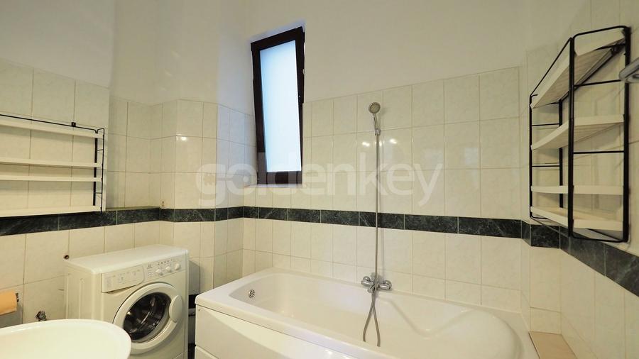 Apartament nemobilat cu 4 camere in vila | zona linistita