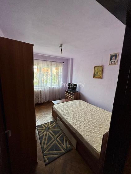 Apartament 3 camere  decomandat , zona  Cetate - 3