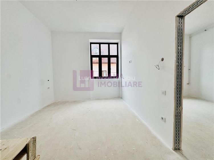 Apartament cu 3 camere de vanzare | Centru | renovat integral | pivnita - 2