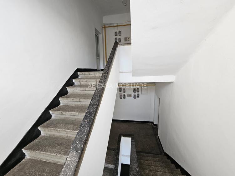 Apartament 2 camere, decomandat, etaj 2 din 2, cu pod, zona Aeroport, comision 0 - 18