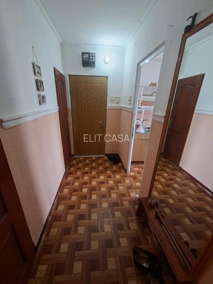 Apartament cu 3 camere decomandat, etaj 6/10, zona Alexandru cel Bun - 8