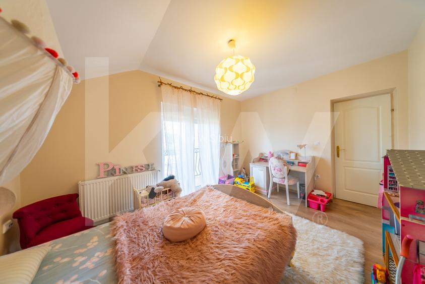 Vila cu 5 dormitoare si gradina generoasa, perfecta pentru familia ta! - 34