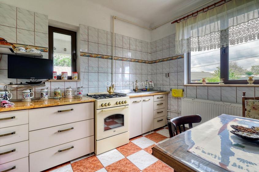 Oportunitate - Casă boierească  de poveste- 7000 mp teren - 28