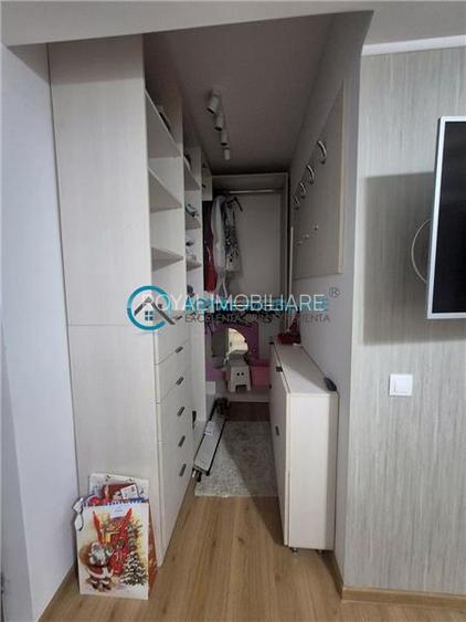 Royal Imobiliare - Vanzare apartament 2 camere zona 9 Mai - 15