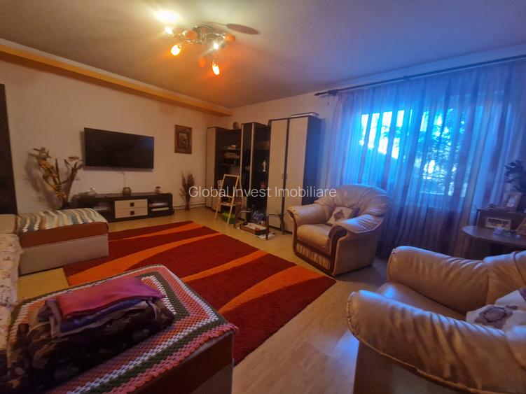 Lumina- Casa P+M, 5 Camere+ 1 Spatiu Comercial, teren 425mp - 120.000euro - 8