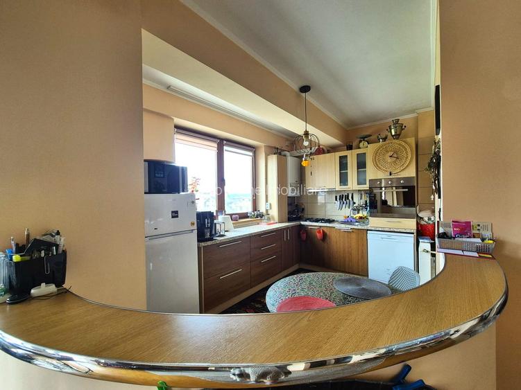 Tractoru, zonă liniștită de case, apartament spațios 3 camere cu garaj - 5