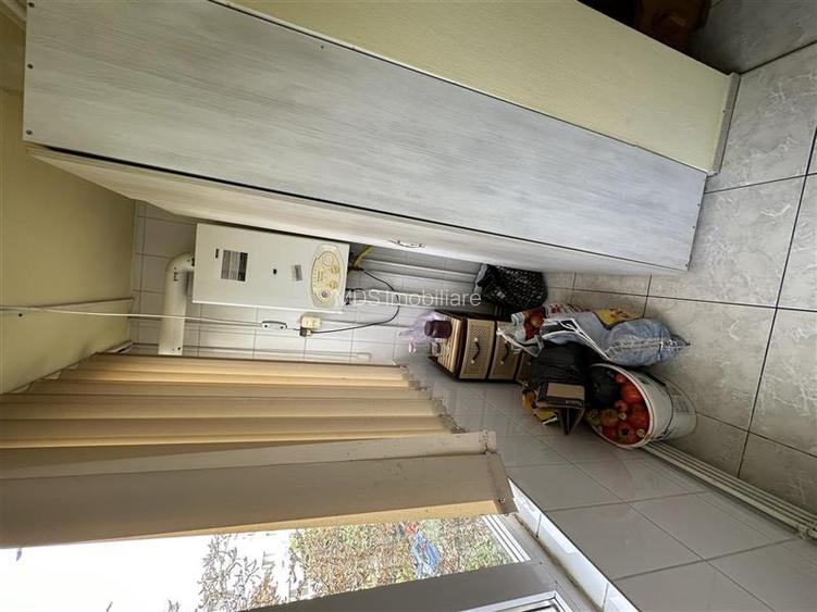 Decomandat etaj intermediar - 10