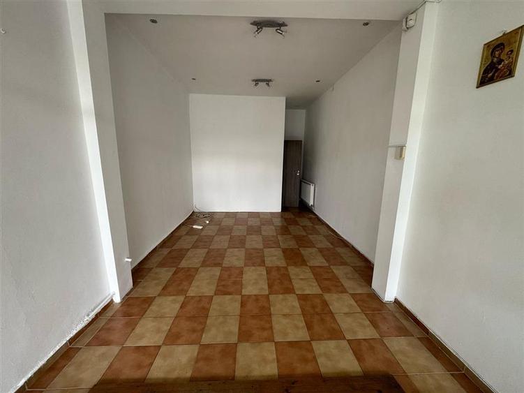 Sp comercial Teatru intersectie, zona 0, vitrina, 22 mp, pe colt