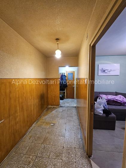 Titan, piata 1 Decembrie 1918, str. Jean Steriadi - 6