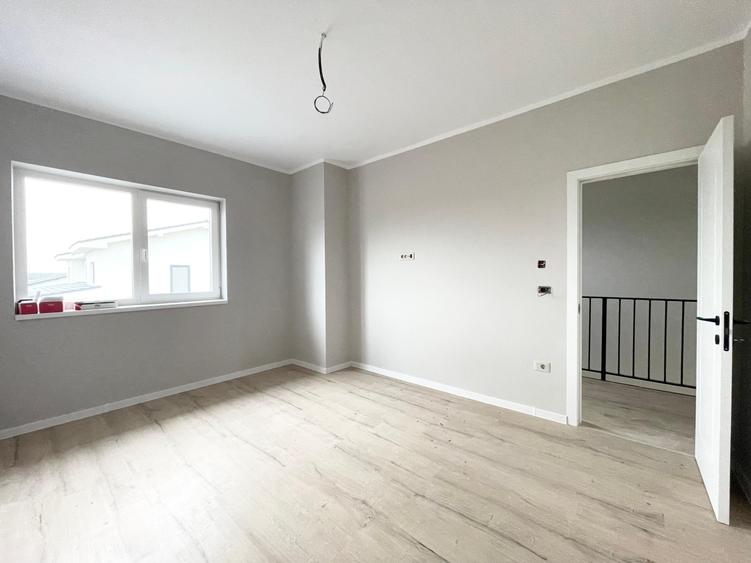 Duplex separat prin camera tehnica, 4 camere - Mosnita Veche