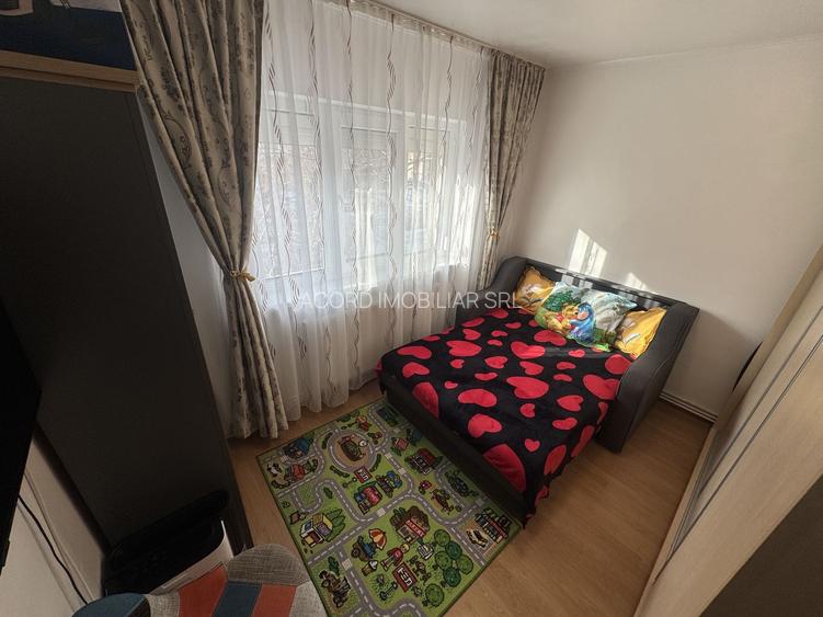 Apartament 2 camere zona Poarta 6 - 4