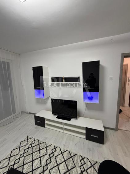 2 cam decomandat - Piata Progresului - Ghimpati - 2