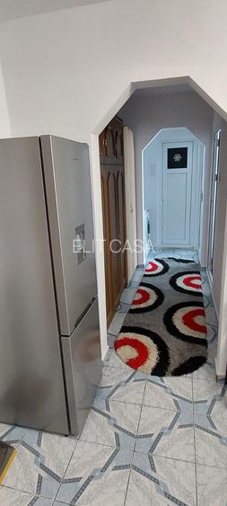 Apartament cu 3 camere, decomandat, zona Nicolina - 4