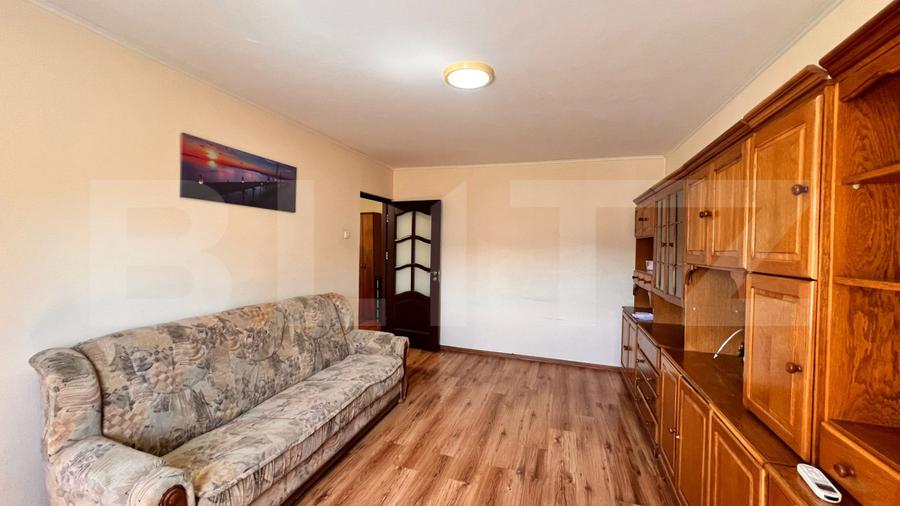 Apartament de 2 camere, decomandat de 55 mp, zona Brazda