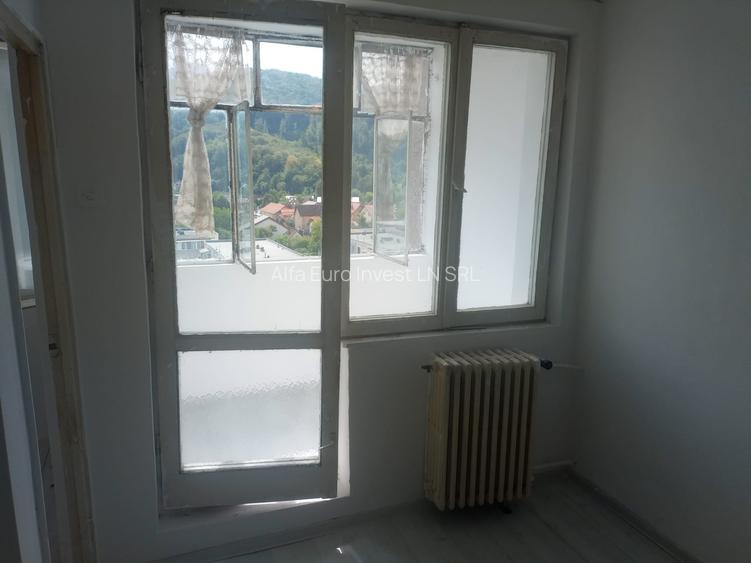 Garsoniera cu balcon, bloc turn, cu priveliste spre munti - 3