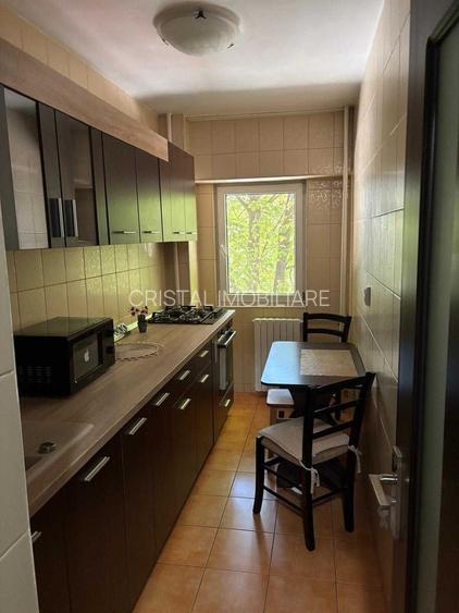 Garsonieră spațioasă de închiriat Apărătorii Patriei - Loc de parcare - 5