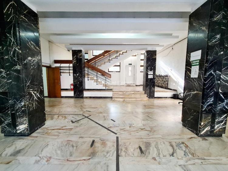 Spatiu Birou de Inchiriat  Metrou Universitate 15 MP Acces si Paza 24/7 - 3