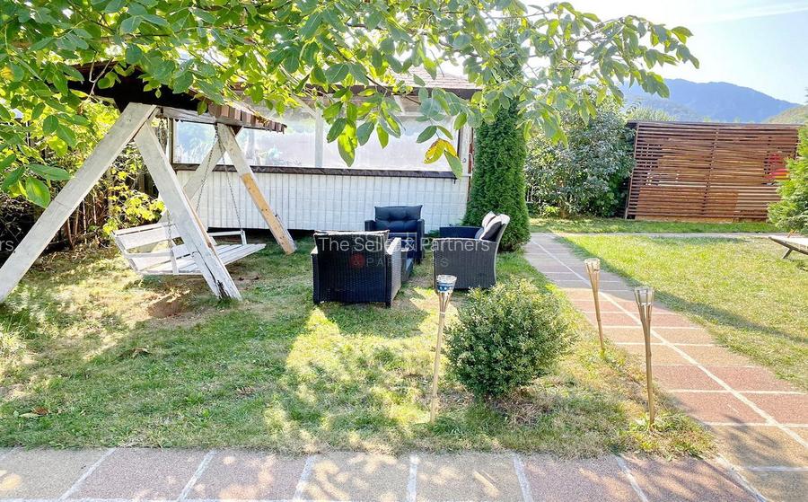 Proprietate compusa din 2 case - 8