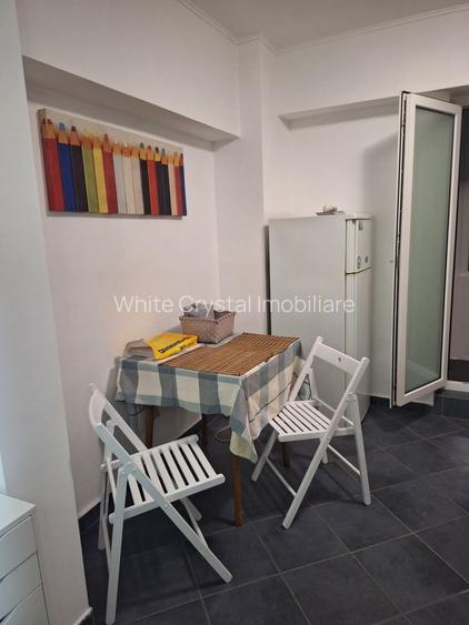 Închiriez garsonieră spațioasă Piața Muncii, bloc anvelopat, metrou - 5