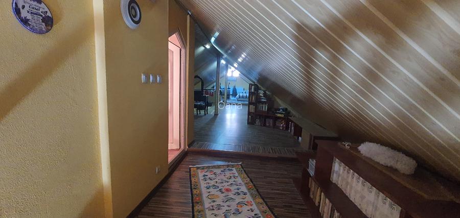 Vând casă cu  5 camere  - 11