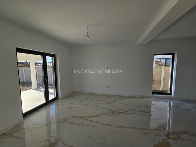 Duplex nou, P+E, 1 apartament la cheie, 1 la alb, Moșnița Veche, comision 0% - 15