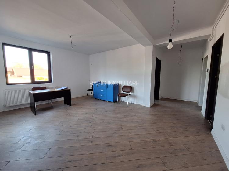 Ultimul apartament la  parter , 2 camere, curte privata ,negociabil - 4