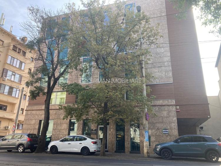 Iancului-Ferdinand, spatiu birouri de vanzare,  7000 euro /luna, 720 mp, an 2015 - 2