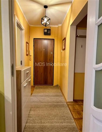 Decomandat cu 2 băi si 2 balcoane la etajul 3 - 14