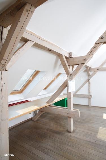 Închiriez apartament 2 camere + mansardă, Piața Muncii -Decebal, birou - 20