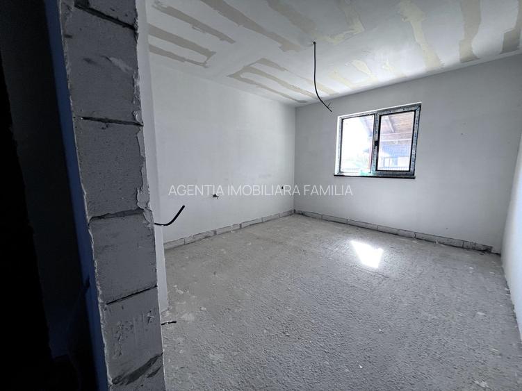 Vanzare casa P+M in Sendreni( in spatele Primariei), pret 92.500 euro - 24