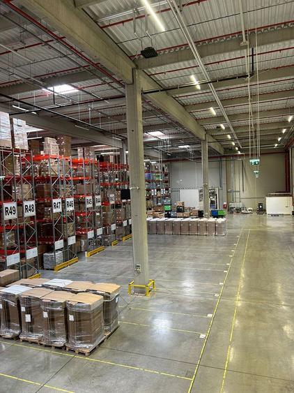 Spațiu cu rafturi pentru Logistică/Depozitare