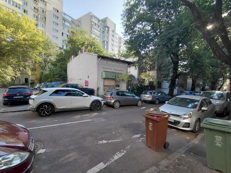 Titulescu(Piata Victoriei),258 mp,deschidere 14,dubla deschidere