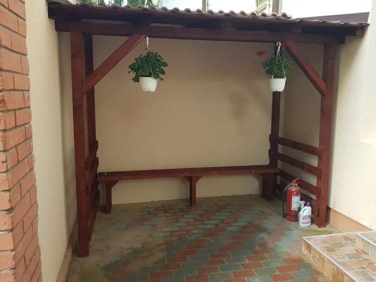 Casă individuală 3 cam/ Curte/ Domenii/ Renovat/ Nemobilat/ 3 Parcări