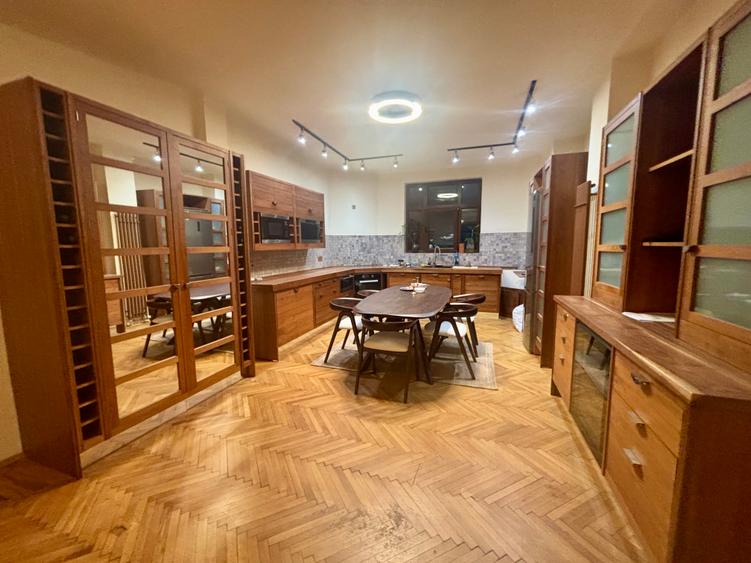 Inchiriere apartament cu 4 camere cu vedere in Parcul Cismigiu