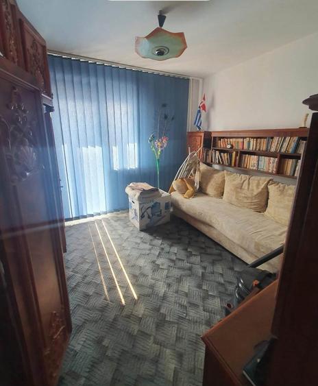Apartament 3 camere in B-dul Garii, decomandat, etaj 3/6, balcon, beci!