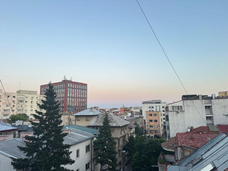 Dinamo, Polona, Tunari 50 metri de metrou, creditabil