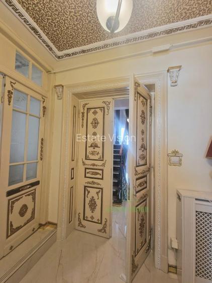 Apartament superb pe doua nivele, renovat integral, in vila, curte proprie, Grad - 8