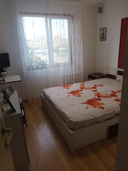 Apartament 4 camere etaj 6/8 cu 2 bai ,2 balcoane si boxa la subsol.